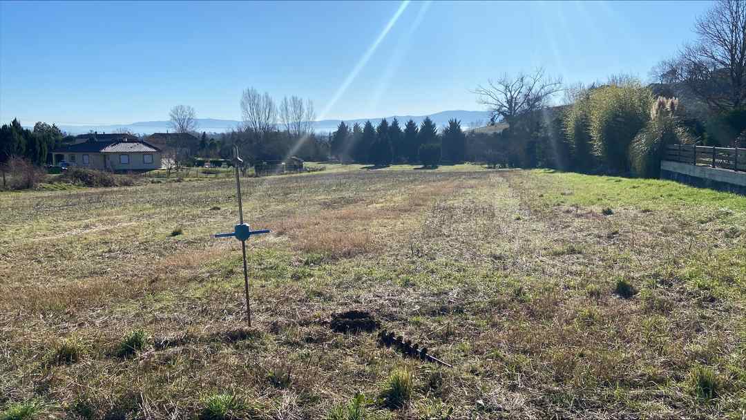 etude-de-sol-g2-avp-castres-81100 Réalisation d’une étude de sol G2 à Castres avec sondage géotechnique sur terrain destiné à une maison individuelle, afin d’analyser la portance et le comportement du sol avant construction.