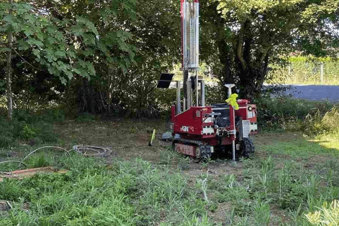 Mesure du coefficient d'infiltration par essai Porchet lors d'une étude ANC à Lempaut.