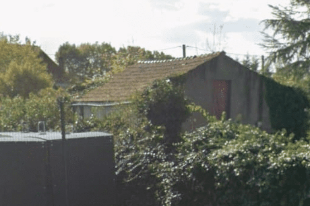 Vue du terrain et de son environnement urbain dans le cadre d’une étude de sol G1 à Orléans avant projet de construction
