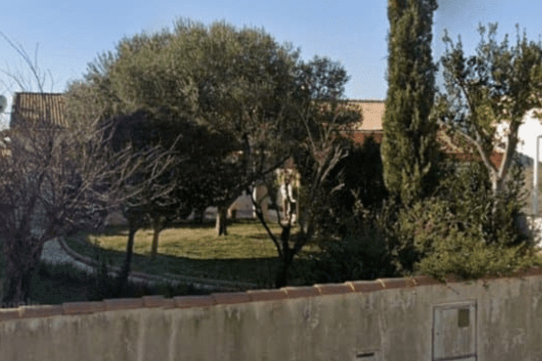 etude-de-sol-g1-pgc-frontignan-34110 Expertise géotechnique lors d'une étude de sol g1 à Frontignan pour évaluer le risque de retrait-gonflement des argiles sur le littoral.