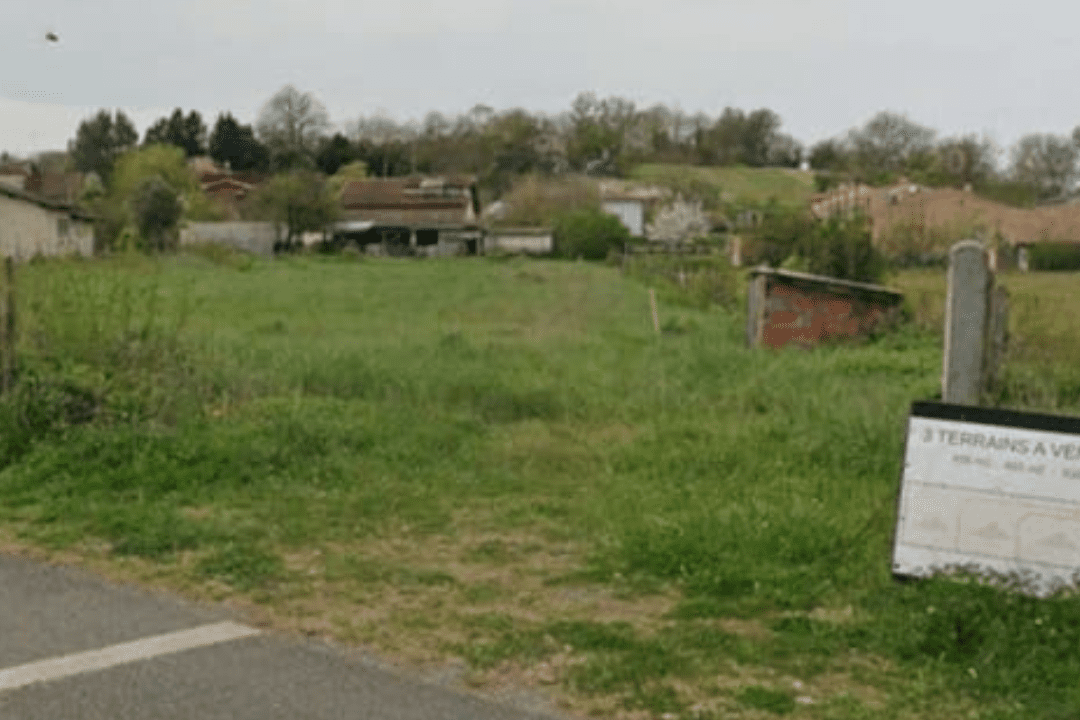 Terrain à bâtir à Lézat-sur-Lèze avant construction, concerné par une étude de sol G1 à Lézat pour sécuriser la vente et le projet.